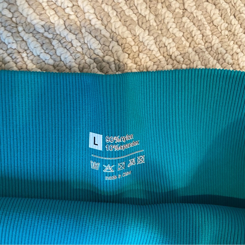 Amazon Workout Set - Picture 3 of 3